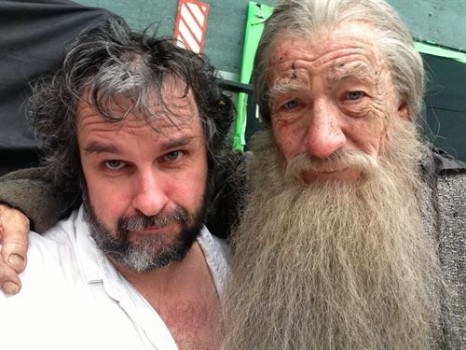 Peter Jackson e Ian McKellen se despiden.