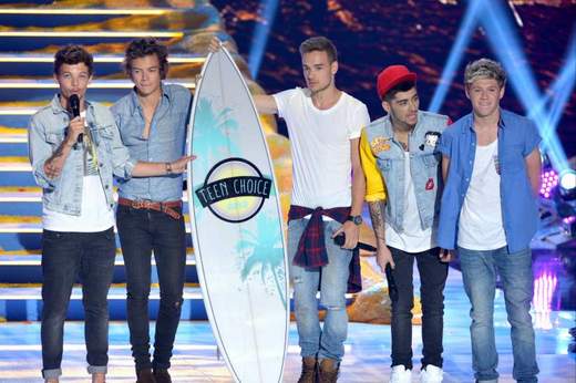 One Direction gana los premios Teen Choice Awards.