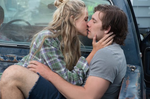 alex-pettyfer-y-gabriella-wilde-mas-alla-del-amor