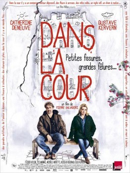 Póster de En un patio de París