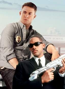 Crossover entre Infiltrados en clase y Men in Black