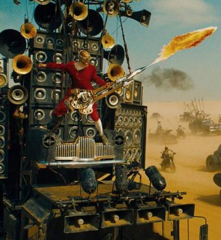 Imagen del Guitarrista lanzallamas de Mad Max: Furia en la carretera, Cineralia