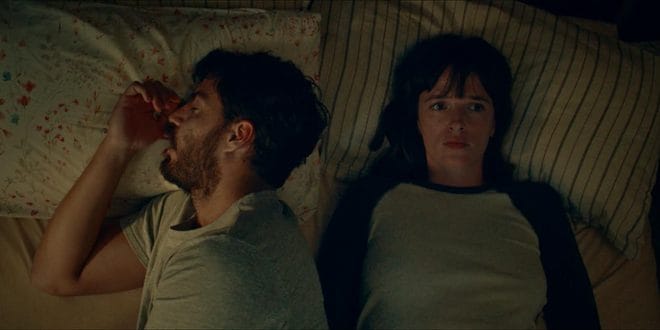 Crítica de ‘Nuda propiedad’. Curiosa comedia negra con guiños a ‘El pisito’ y ‘La ventana indiscreta’